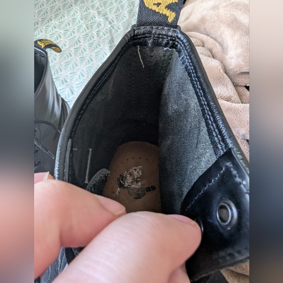 Combat Boots- Dr. Martens 1460 Originals- Unisex 8W-7M. Slip-Resistant - Picture 16 of 17